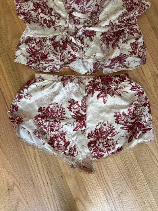 Three Piece Lounge Set - Picture 4 of 7